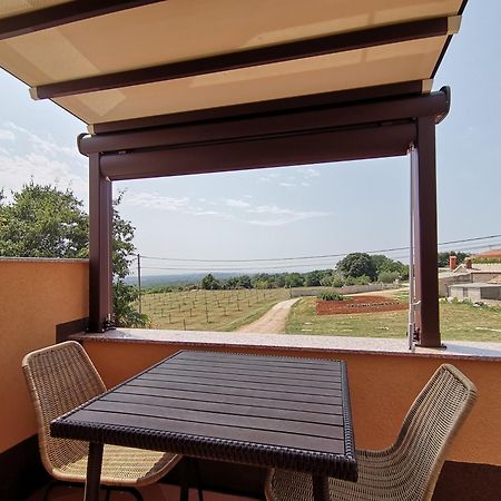 Magnavisum Apartman Kaštelir Kültér fotó